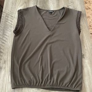 LAST CHANCE 🍃 Army green knit top with lace detail 🍃